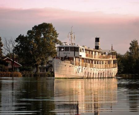 Zug - Der Göta-Kanal – Nostalgische Flussreise durch Schweden