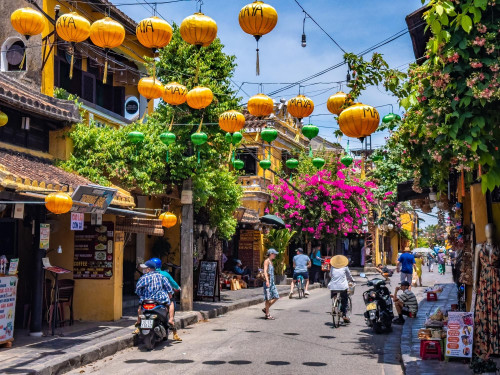 Zug - Kleingruppen-Rundreise – Vietnam für Entdecker