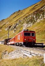 Glacier-Express am Oberalppaß